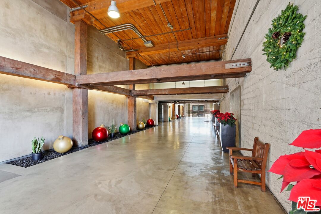 530 S Hewitt St Unit: 533