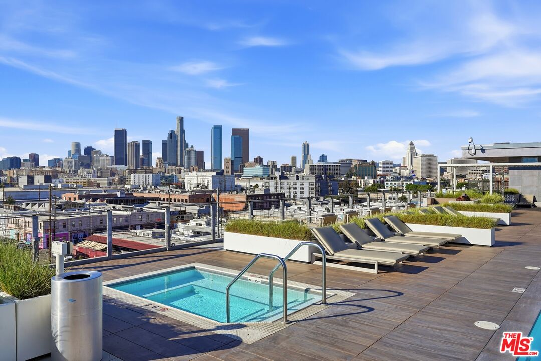 530 S Hewitt St Unit: 533