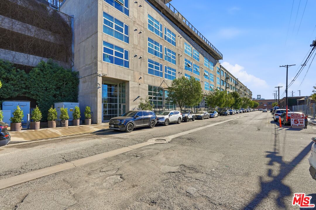530 S Hewitt St Unit: 533