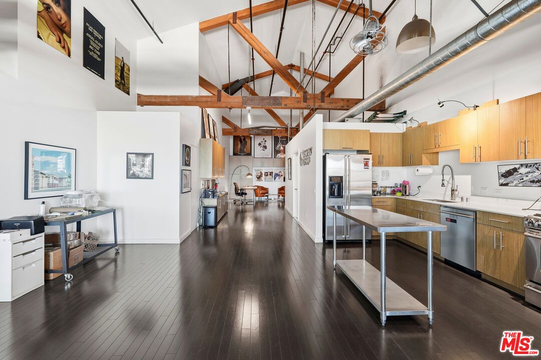 530 S Hewitt St Unit: 533