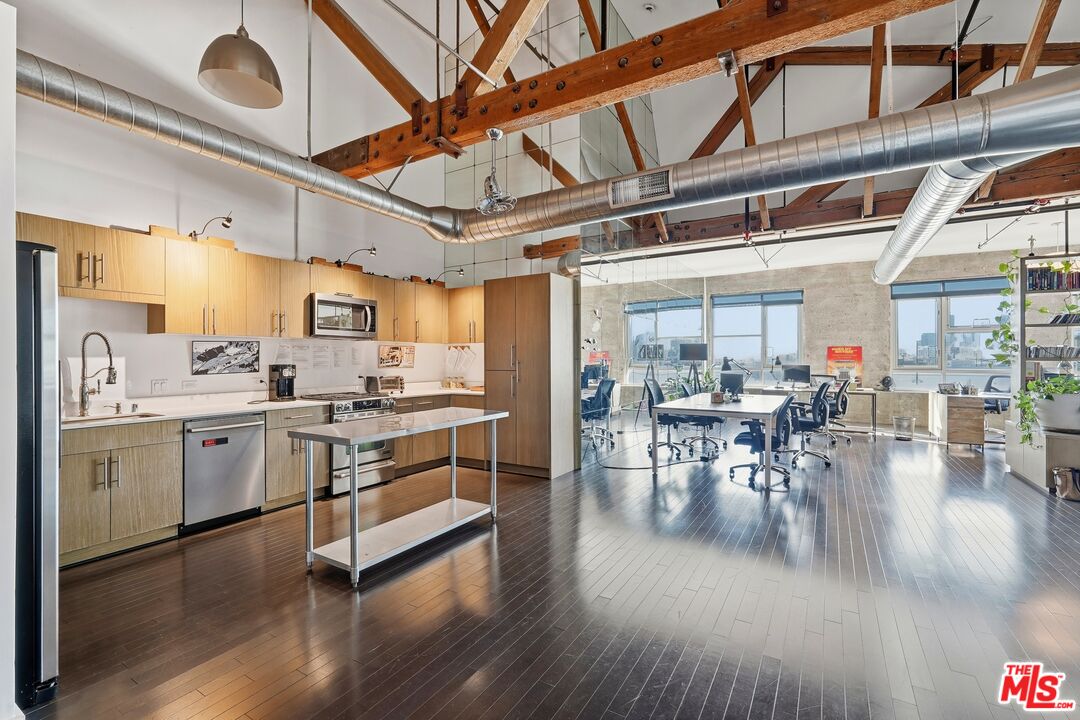 530 S Hewitt St Unit: 533