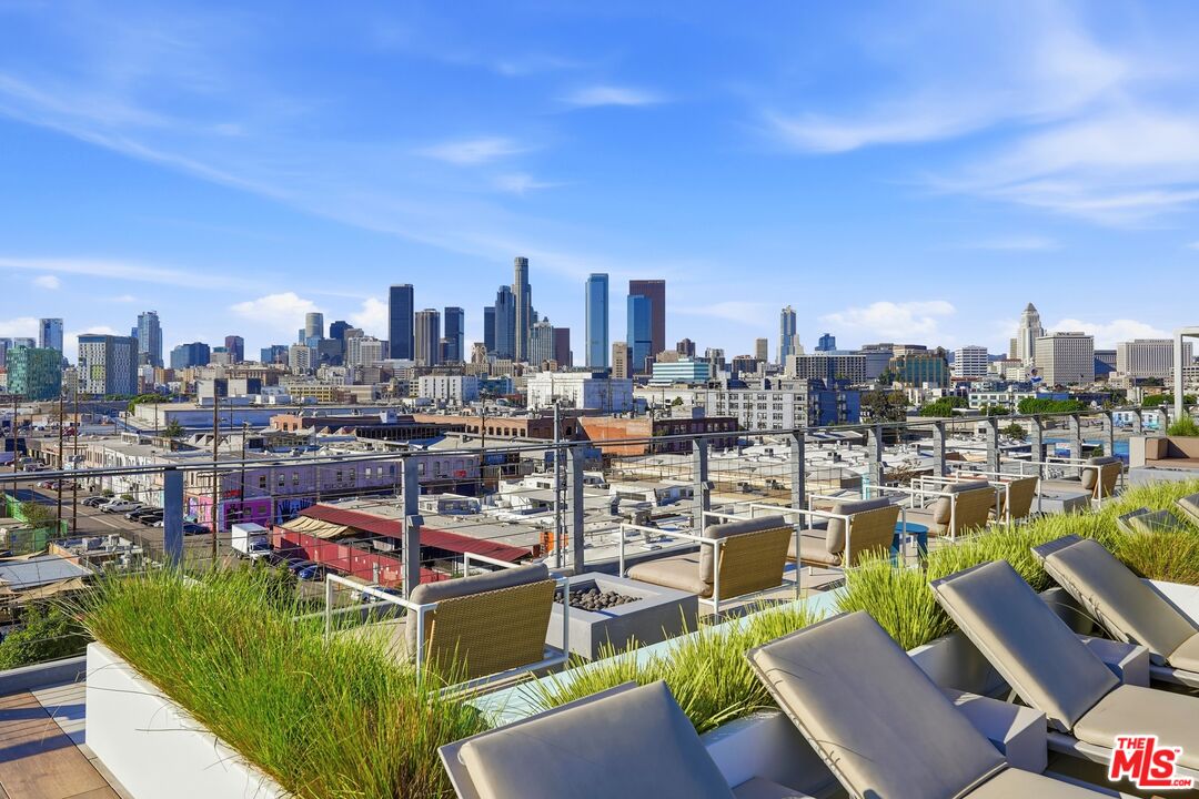 530 S Hewitt St Unit: 533