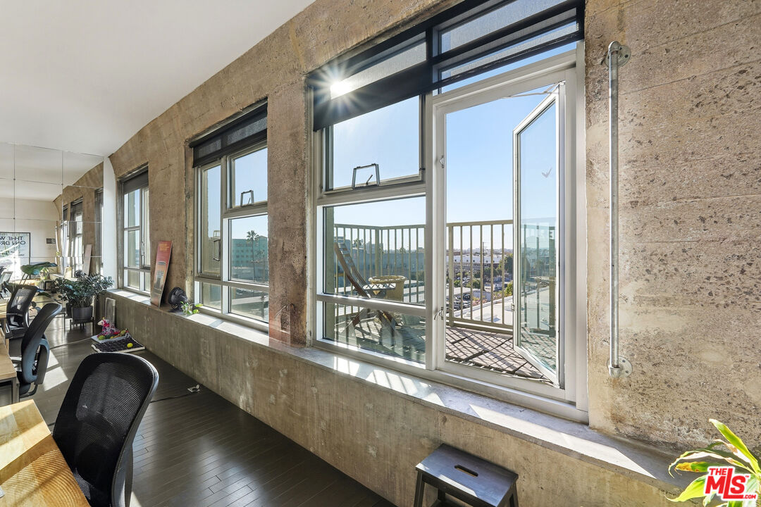 530 S Hewitt St Unit: 533