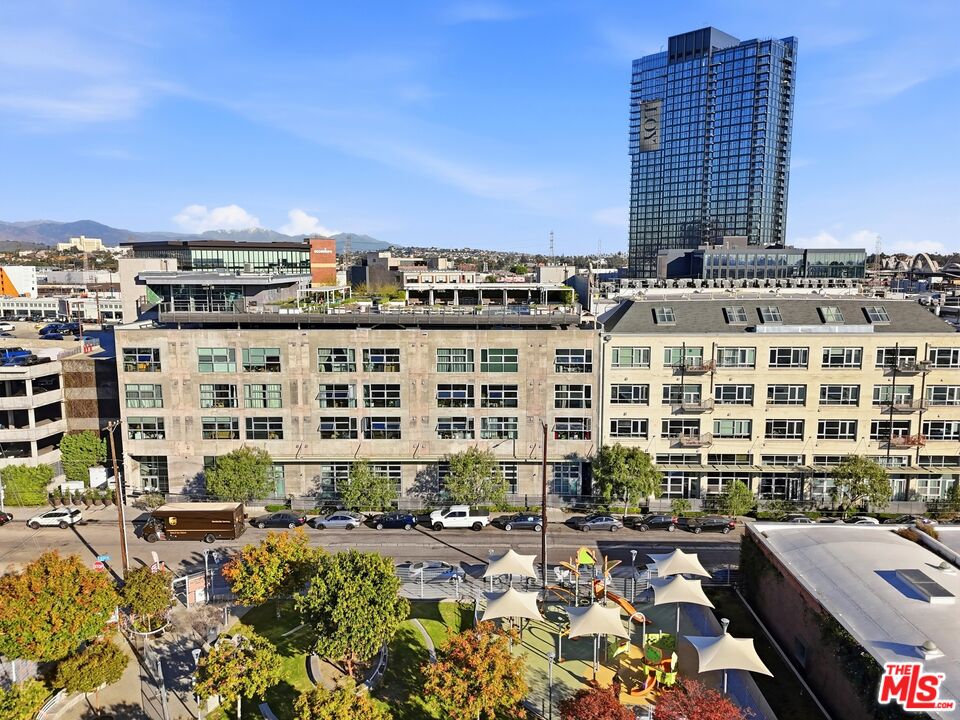 530 S Hewitt St Unit: 533