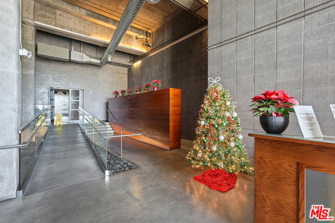 530 S Hewitt St Unit: 533