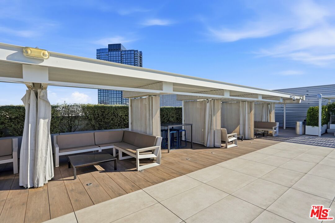 530 S Hewitt St Unit: 533