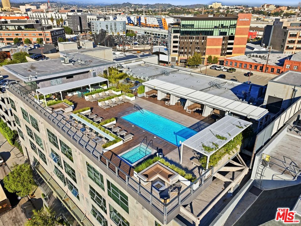 530 S Hewitt St Unit: 533