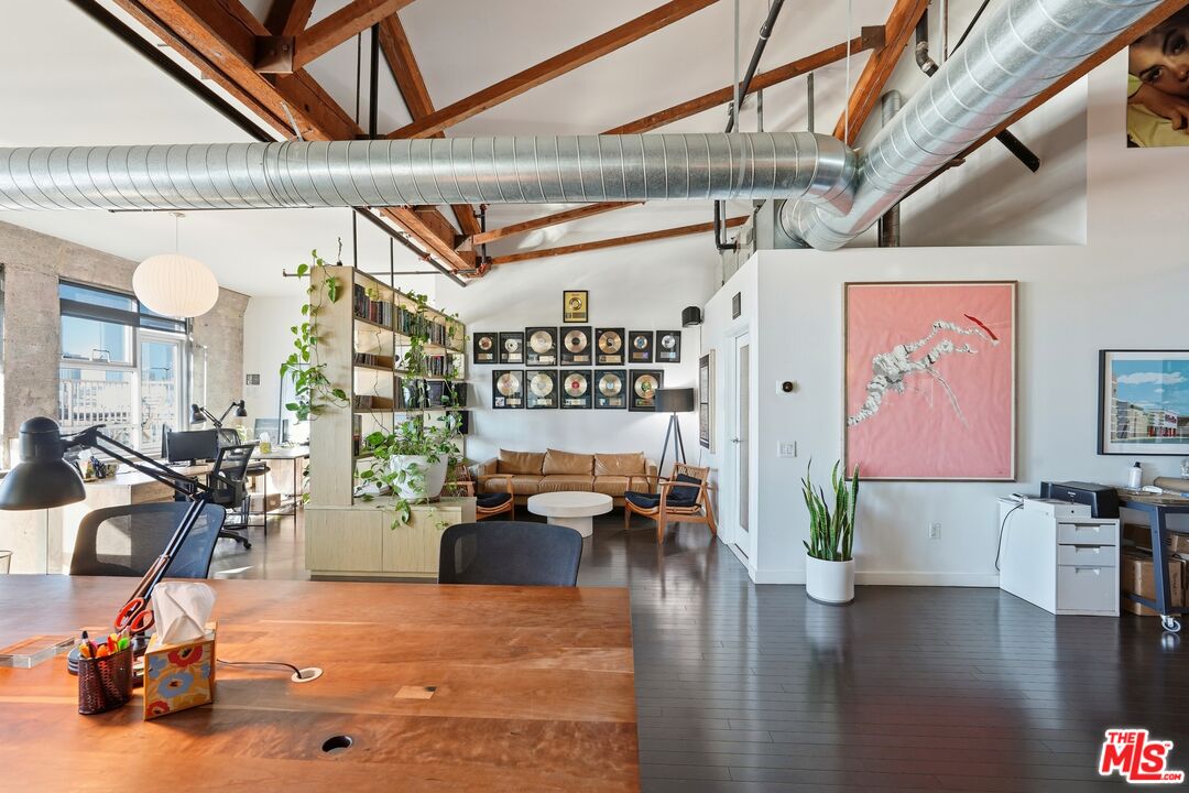 530 S Hewitt St Unit: 533