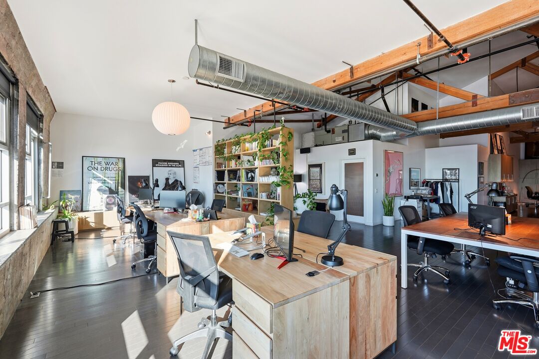 530 S Hewitt St Unit: 533