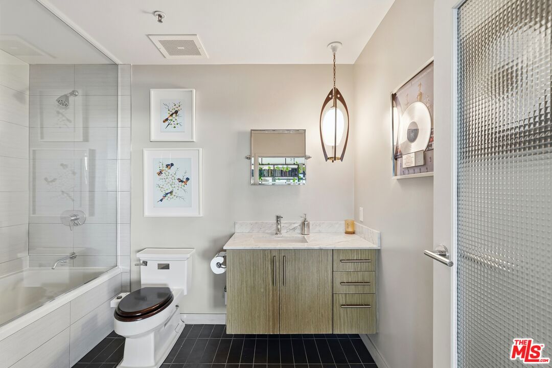 530 S Hewitt St Unit: 533