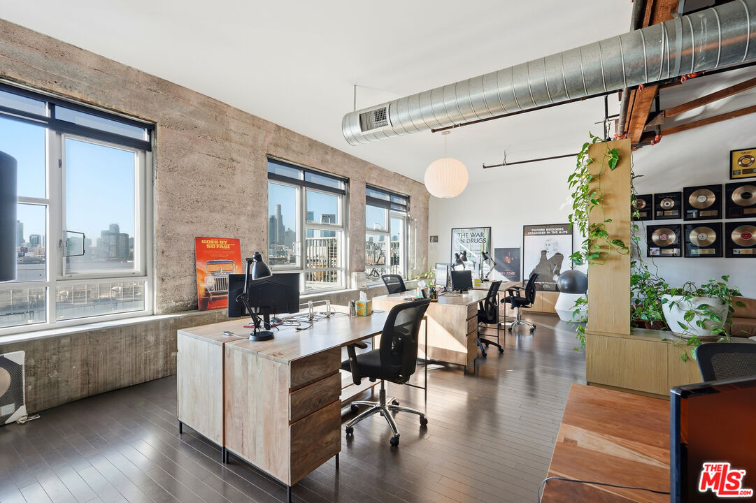 530 S Hewitt St Unit: 533