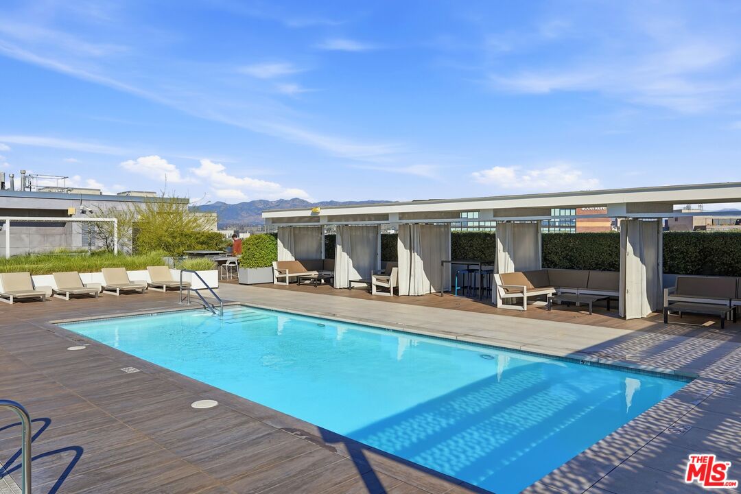 530 S Hewitt St Unit: 533