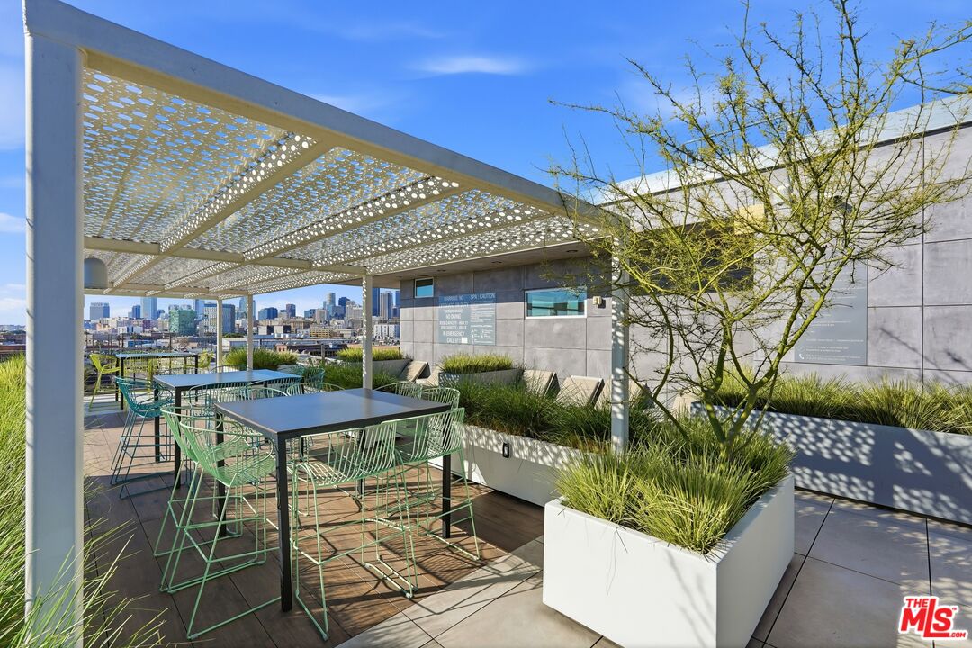 530 S Hewitt St Unit: 533