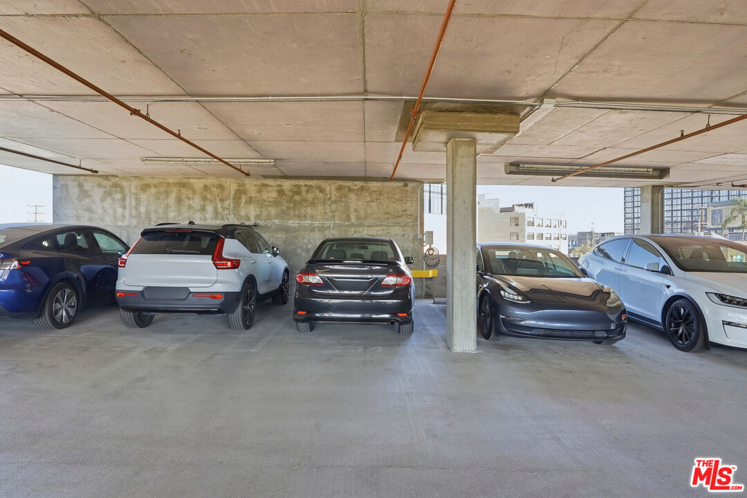 530 S Hewitt St Unit: 533