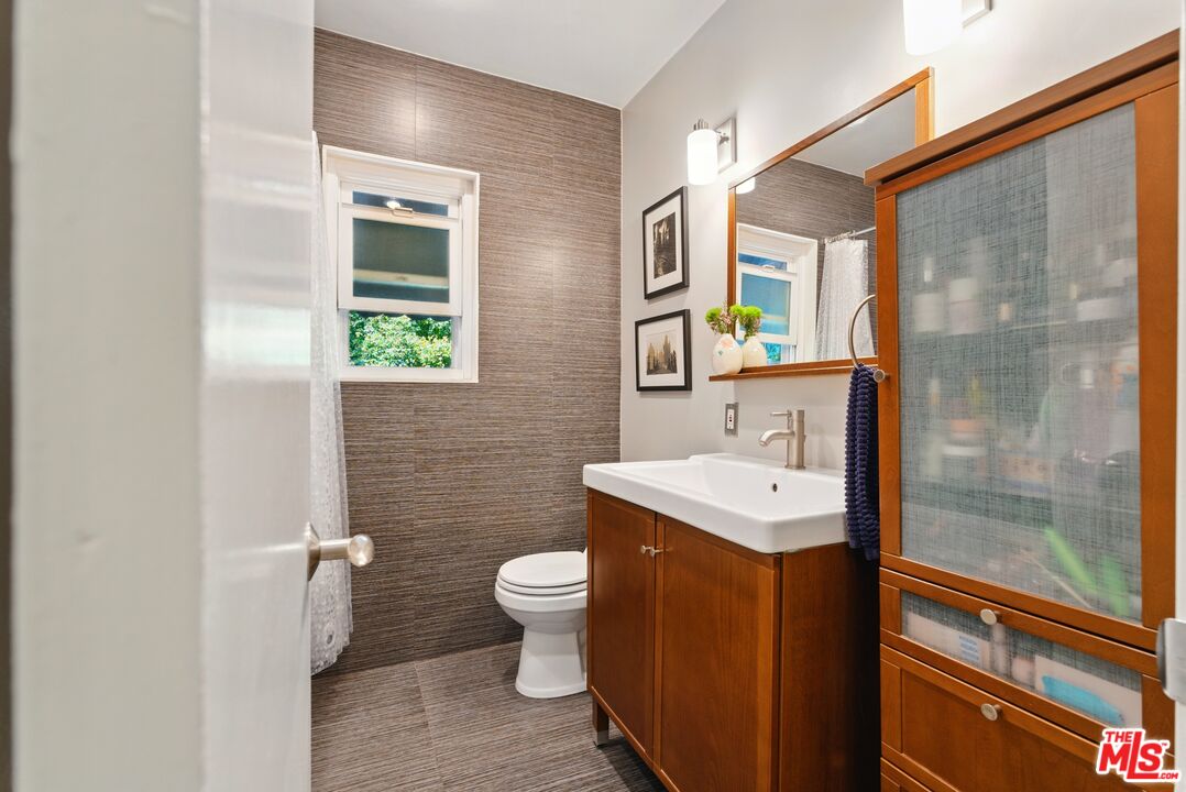 1929 Tamarind Ave Unit: 12