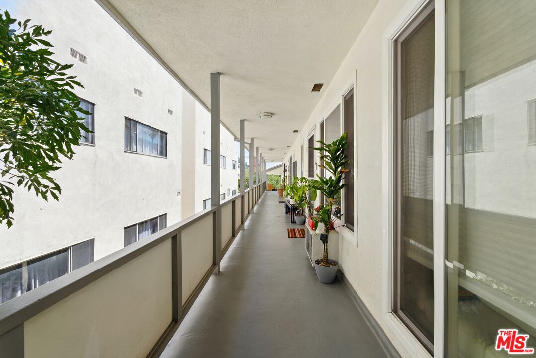 1929 Tamarind Ave Unit: 12