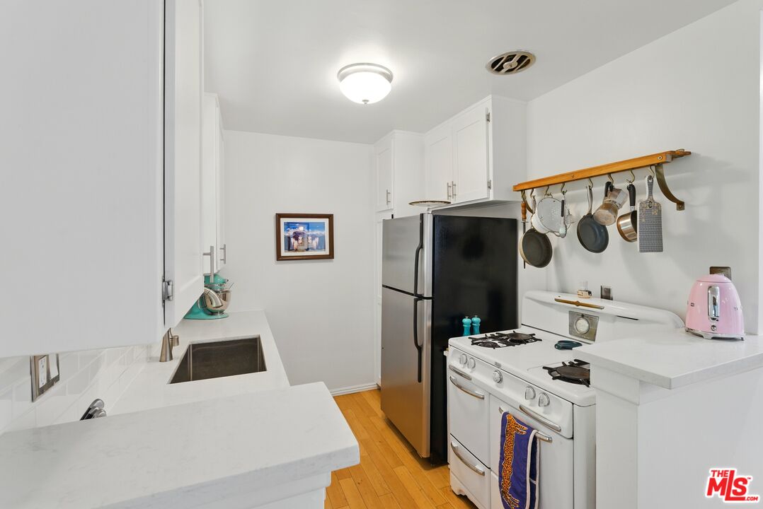 1929 Tamarind Ave Unit: 12