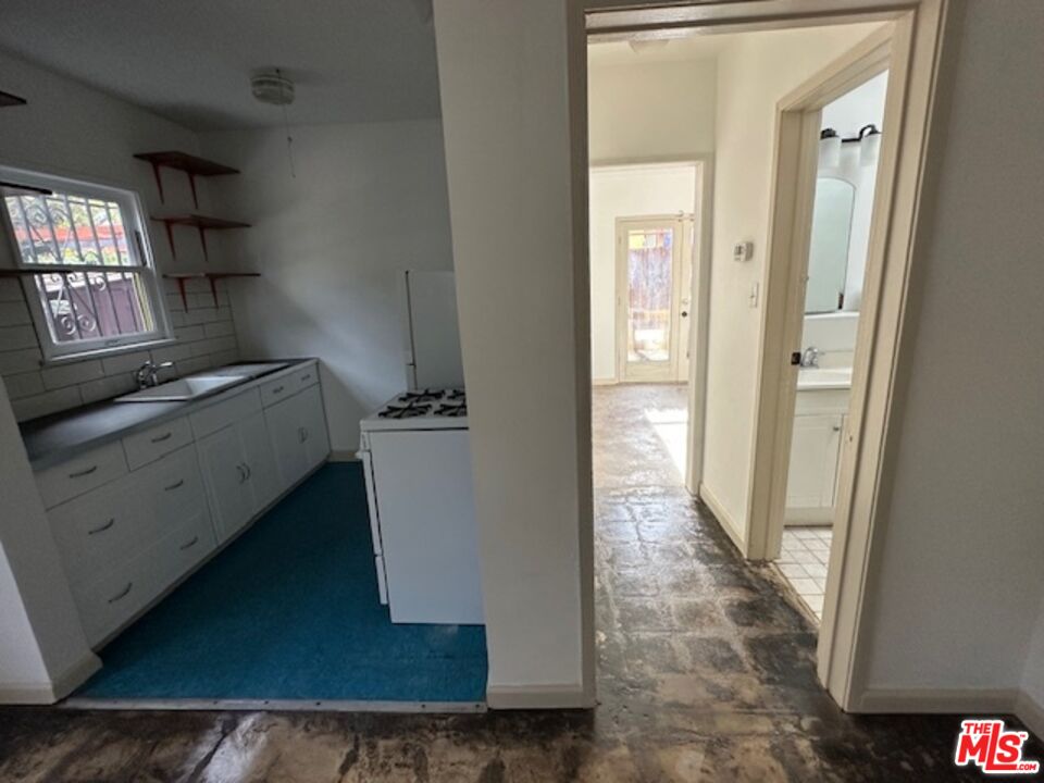 5422 W Washington Blvd