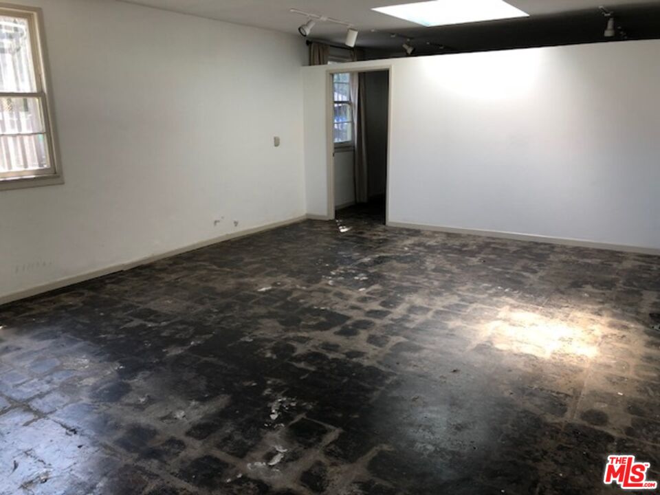 5422 W Washington Blvd