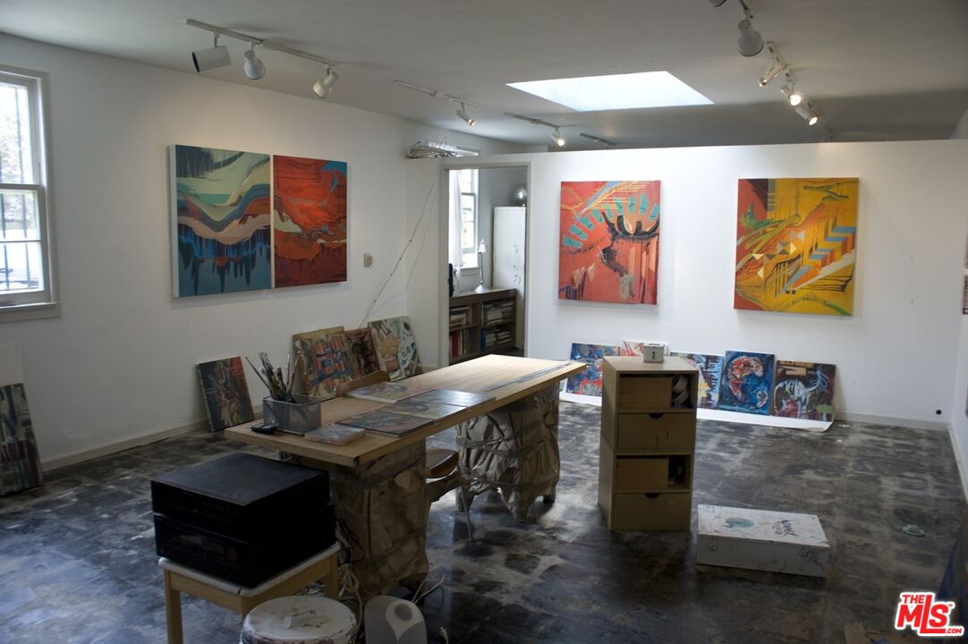 5422 W Washington Blvd