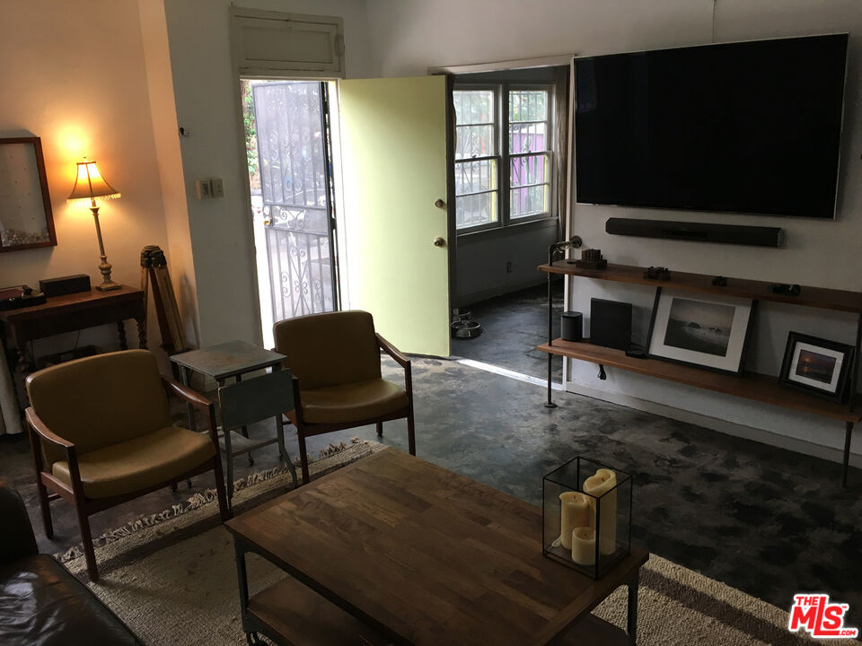 5422 W Washington Blvd