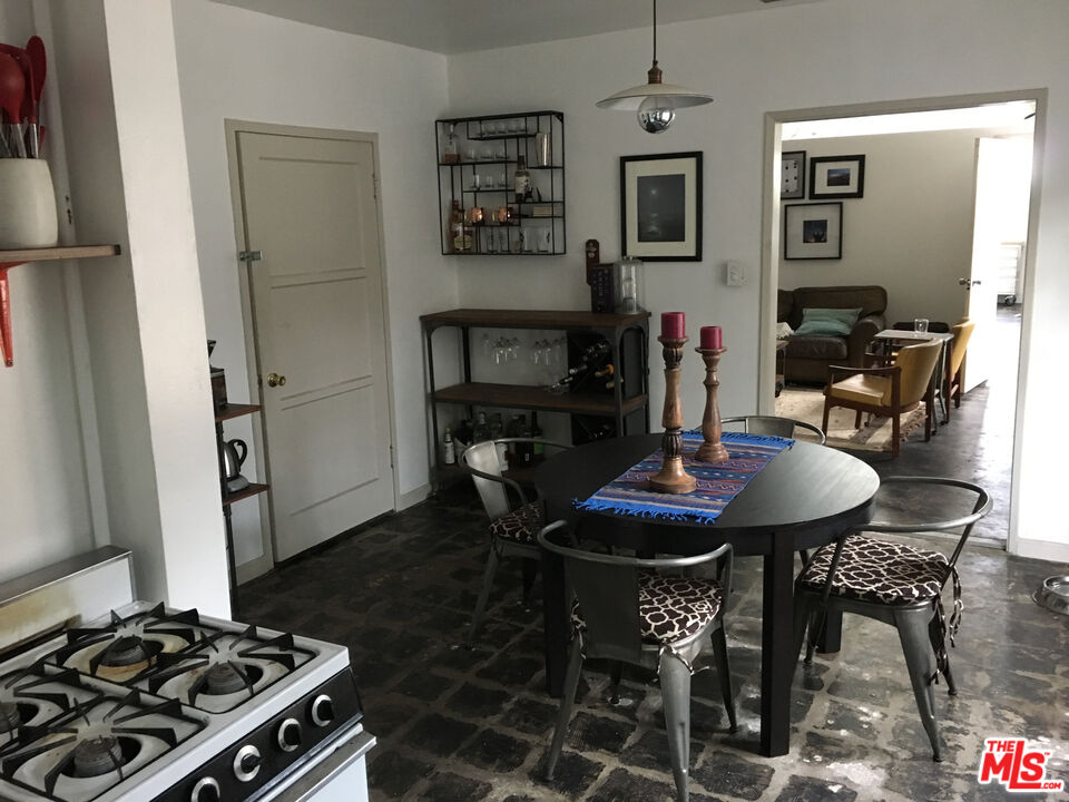 5422 W Washington Blvd