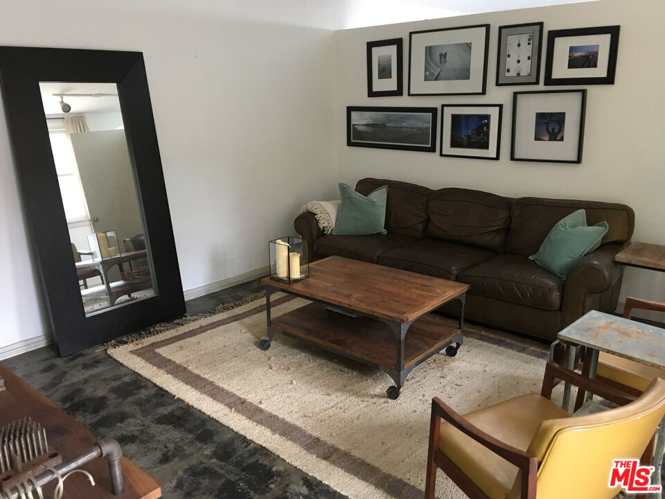 5422 W Washington Blvd