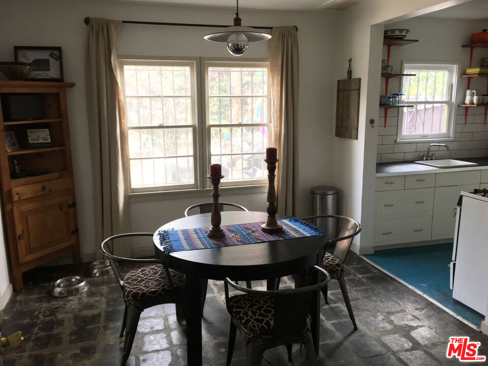 5422 W Washington Blvd