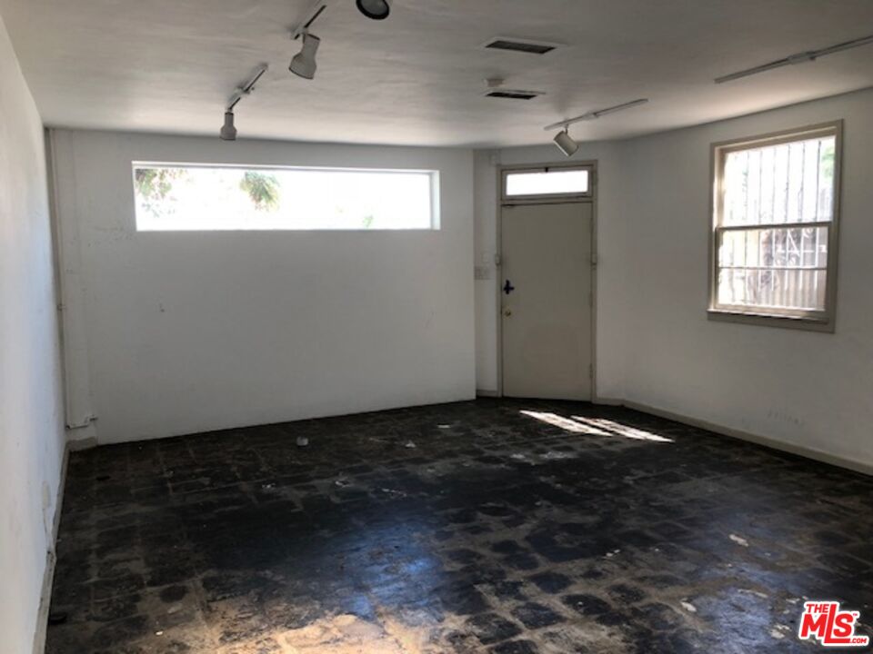 5422 W Washington Blvd