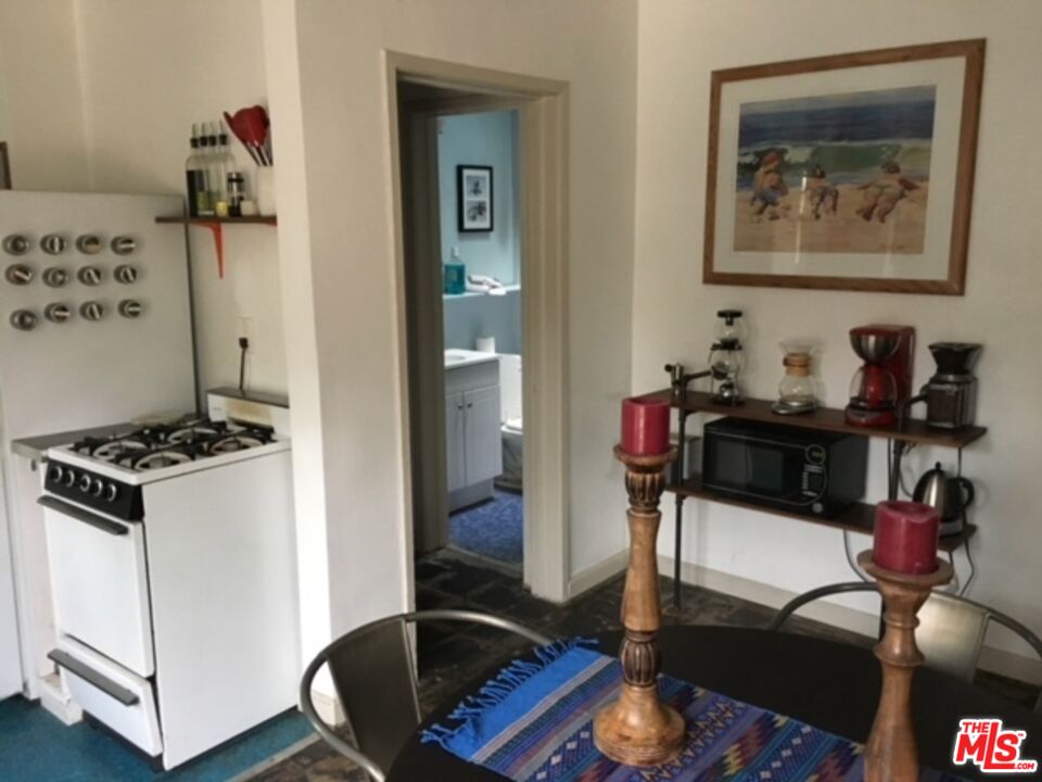 5422 W Washington Blvd