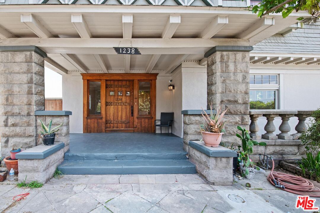 1238 S Bonnie Brae St