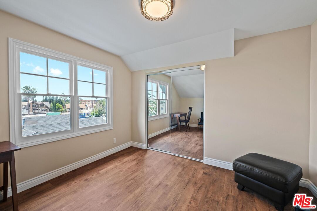 1238 S Bonnie Brae St