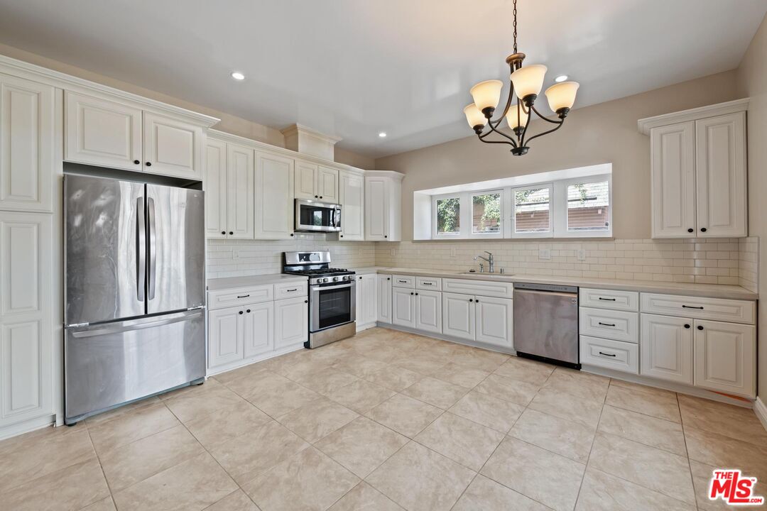 1238 S Bonnie Brae St