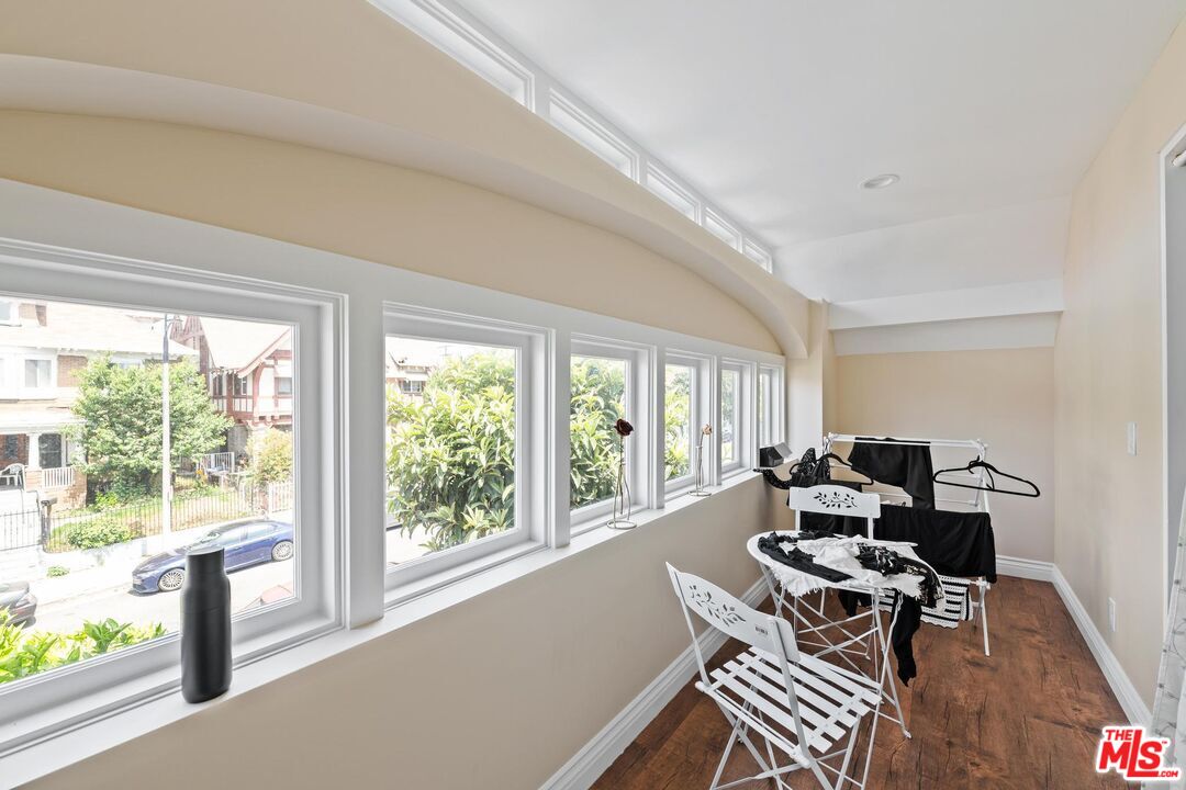 1238 S Bonnie Brae St