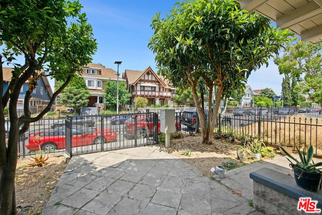 1238 S Bonnie Brae St