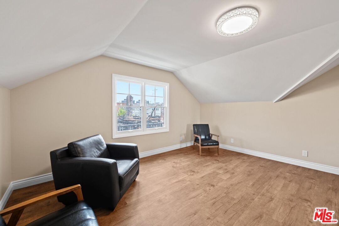 1238 S Bonnie Brae St