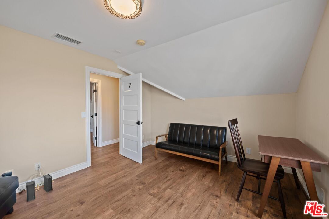 1238 S Bonnie Brae St