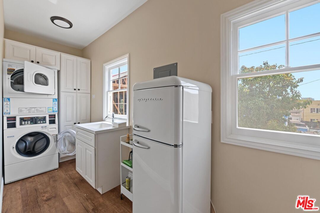 1238 S Bonnie Brae St