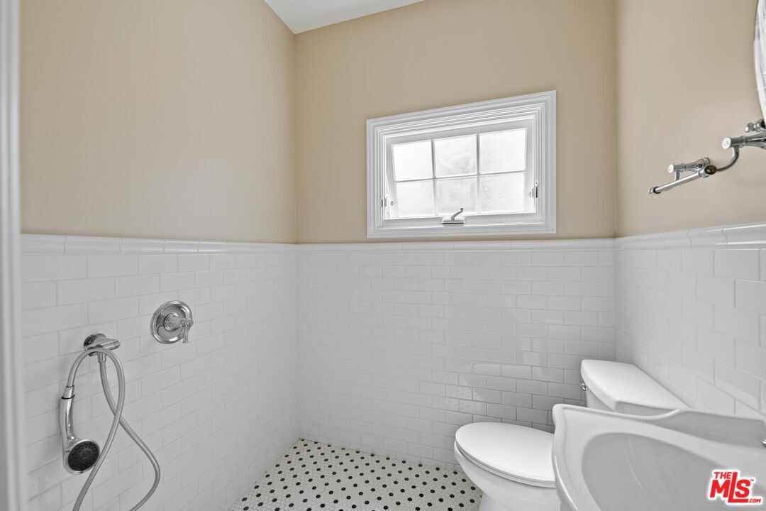 1238 S Bonnie Brae St