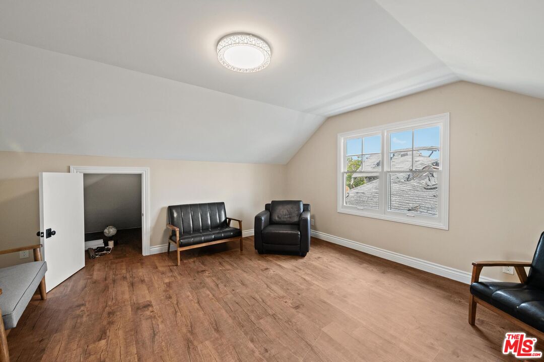 1238 S Bonnie Brae St