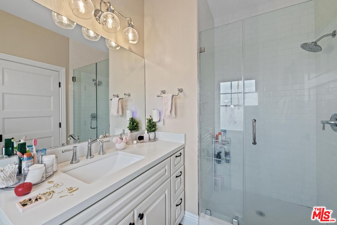 1238 S Bonnie Brae St