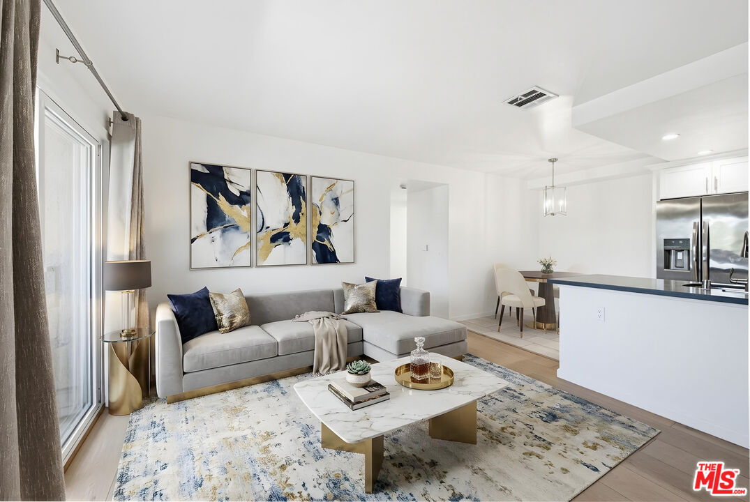4810 S La Brea Ave Unit: 210