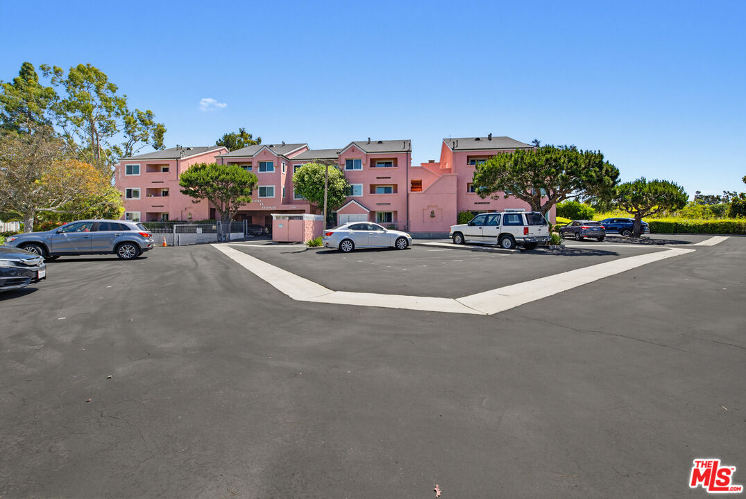 4810 S La Brea Ave Unit: 210