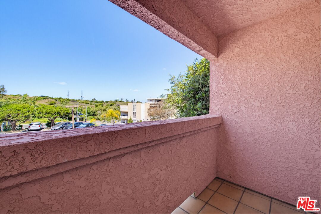 4810 S La Brea Ave Unit: 210