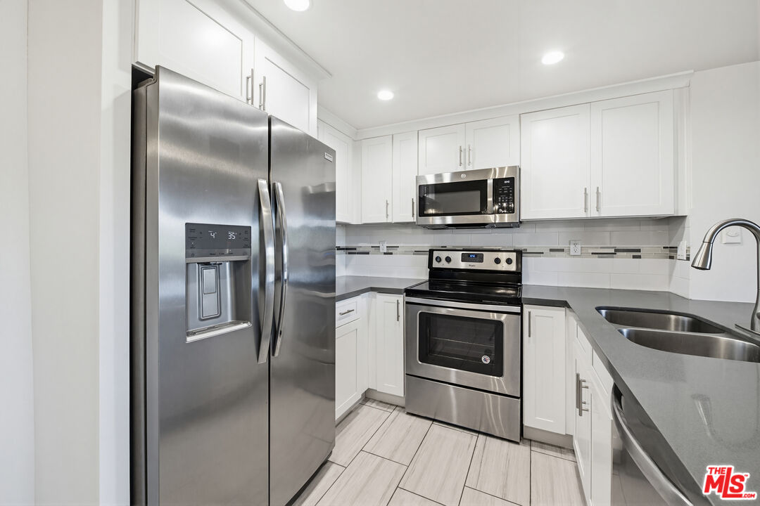 4810 S La Brea Ave Unit: 210