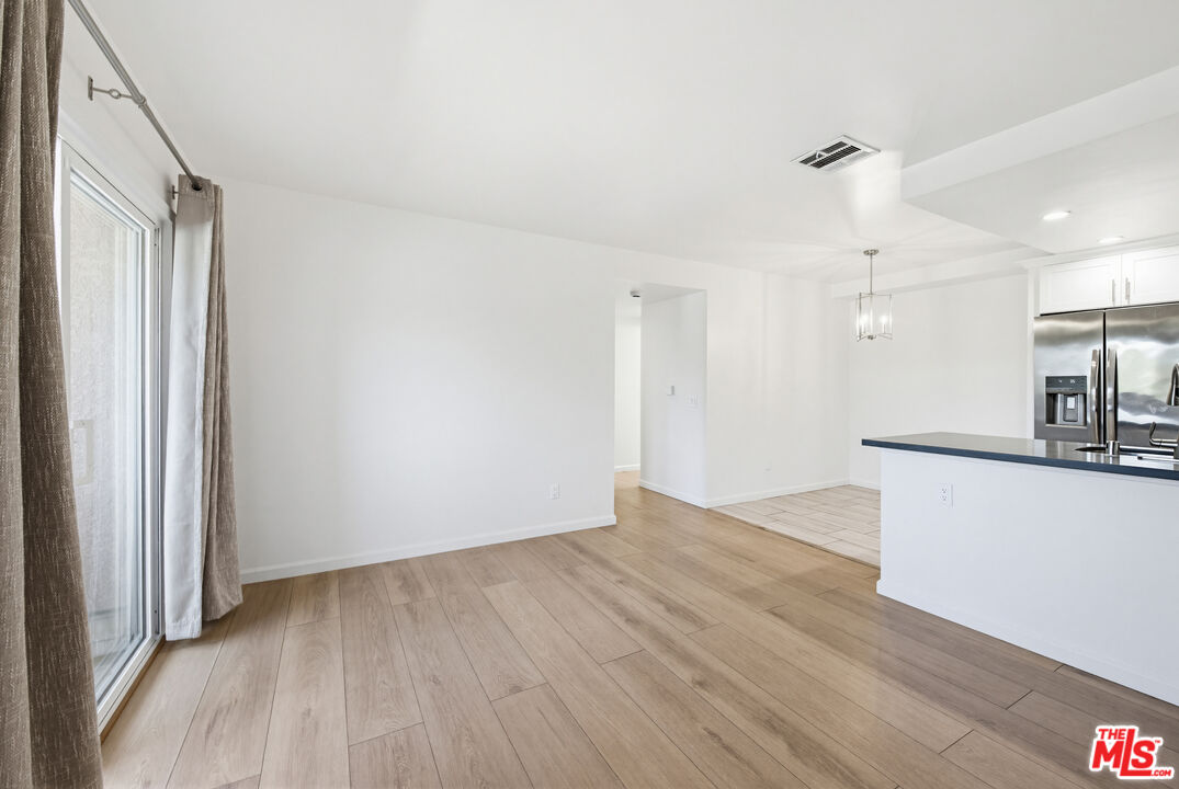 4810 S La Brea Ave Unit: 210