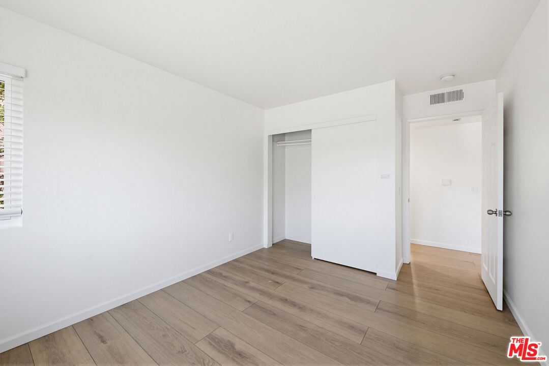 4810 S La Brea Ave Unit: 210