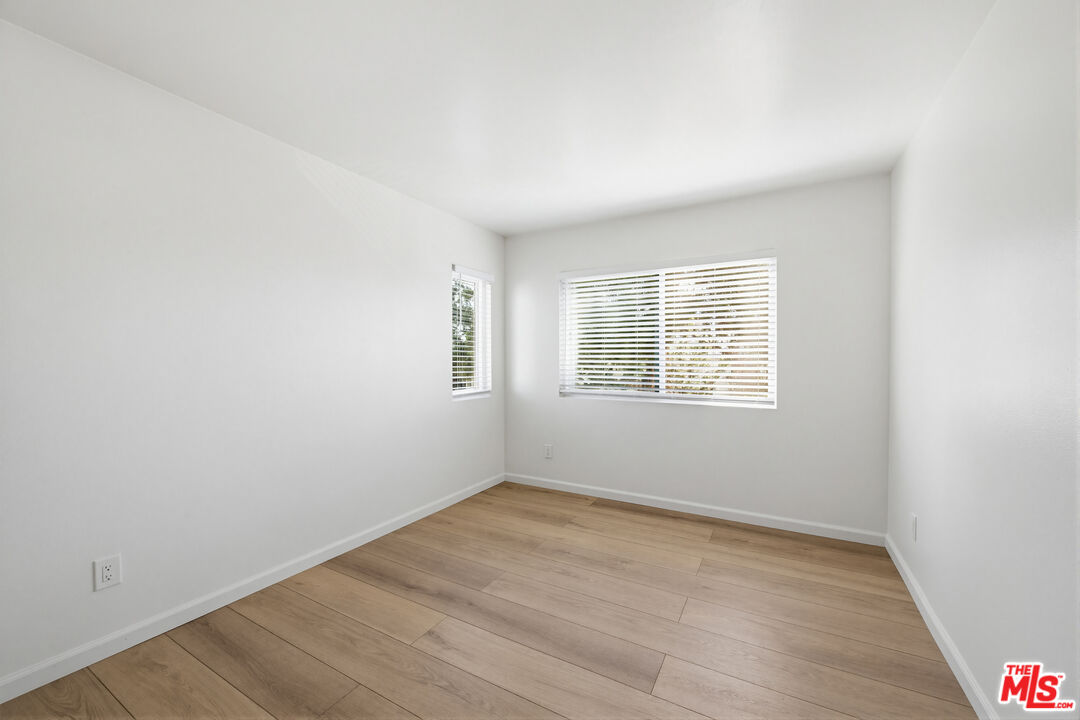 4810 S La Brea Ave Unit: 301