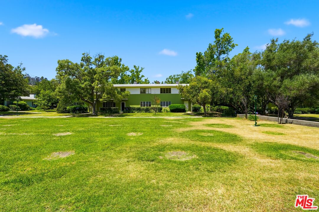 5314 Village Grn
