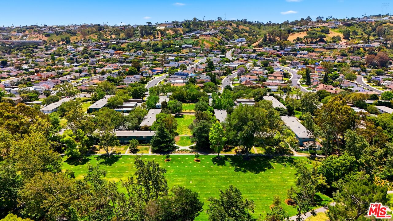 5314 Village Grn